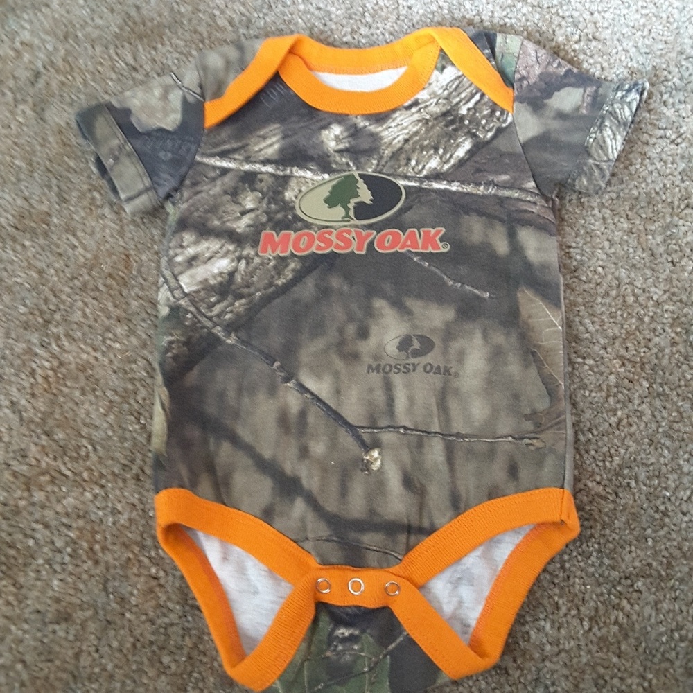 Mossy Oak camouflage onesie green brown 3-6 mos